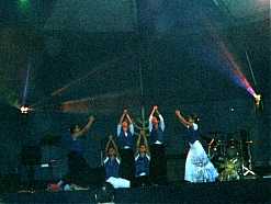 "Chá de Primavera", 2003 - participação no Clama Brasil Paz para o Rio - Recebimento da bandeira do Estado